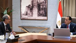 رئيس الوزراء خلال اجتماعه مع وزير الاتصالات