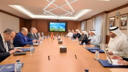 وزير البترول خلال اللقاء 