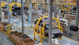 مصنع سيارات - أرشيفية