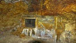 منجم ذهب أرشيفية