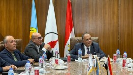 جانب من اجتماع رئيس هيئة البترول