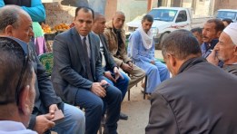 تقديم واجب العزاء لأسر 8 من العمالة غير المنتظمة 