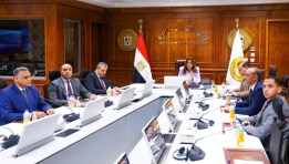 الدكتورة منال عوض وزيرة التنمية المحلية خلال الاجتماع