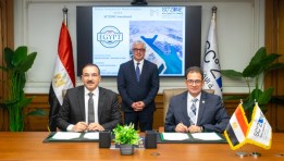 جانب من توقيع عقد المشروع الجديد