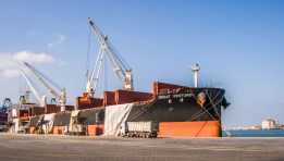 رصيف ميناء دمياط