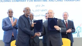 جانب من توقيع الاتفاقيات 