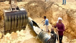 كسر مفاجئ بخط المياه الرئيسي بحدائق العاصمة 