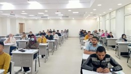 طلاب بالجامعات