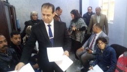 جانب من تسليم العقود