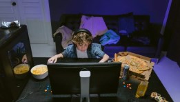  إدمان المراهقين لمنصات التواصل