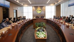 جانب من التوقيع