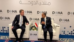 وزير الخارجية يلتقي مع رئيس المنتدى الاقتصادي العالمي