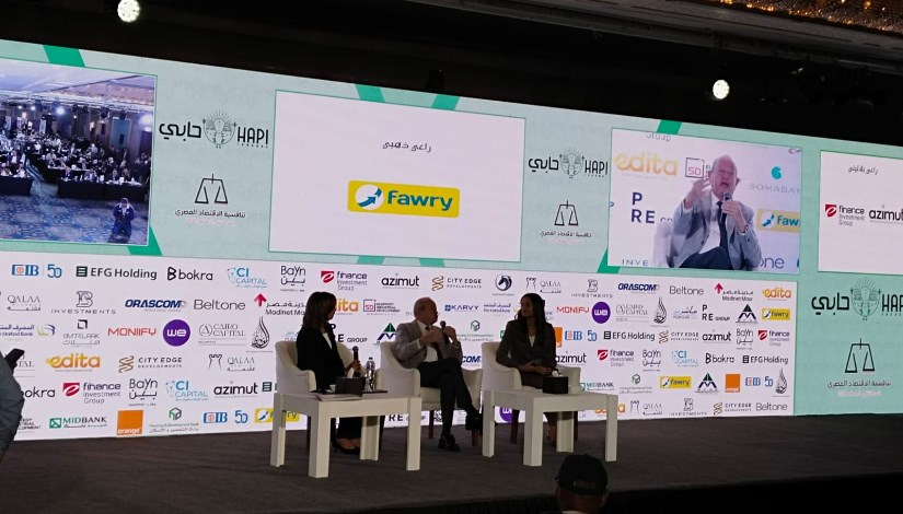 نجيب ساويرس أثناء الجلسة الحوارية بالمؤتمر 