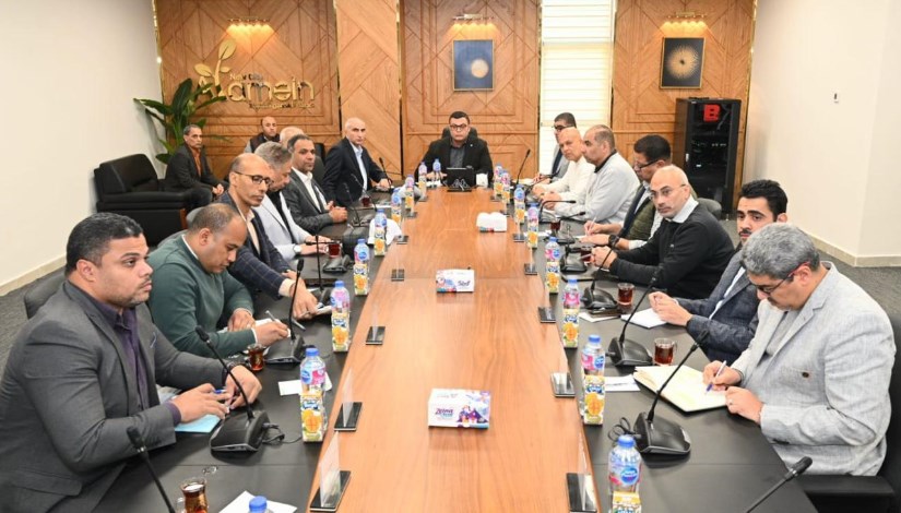 وزير الإسكان والمرافق والمجتمعات العمرانية