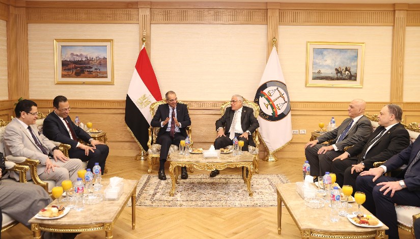 جانب من اجتماع وزير الاتصالات والنائب العام