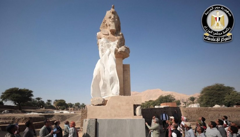تمثالين ضخمين للملك أمنحتب الثالث