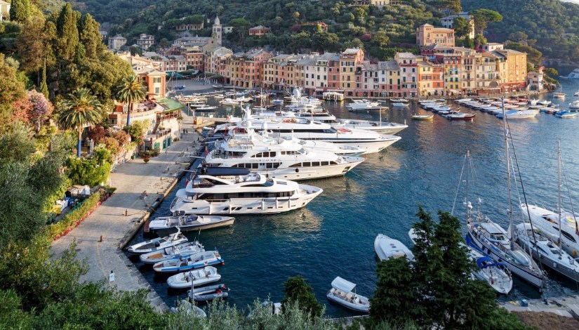 سوق اليخوت الفاخرة