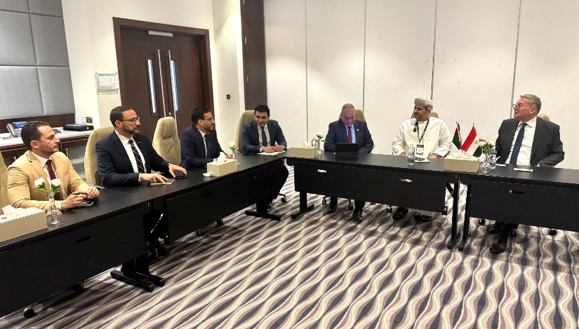 جانب من مباحثات وزير البترول خلال زيارته لسلطنة عمان