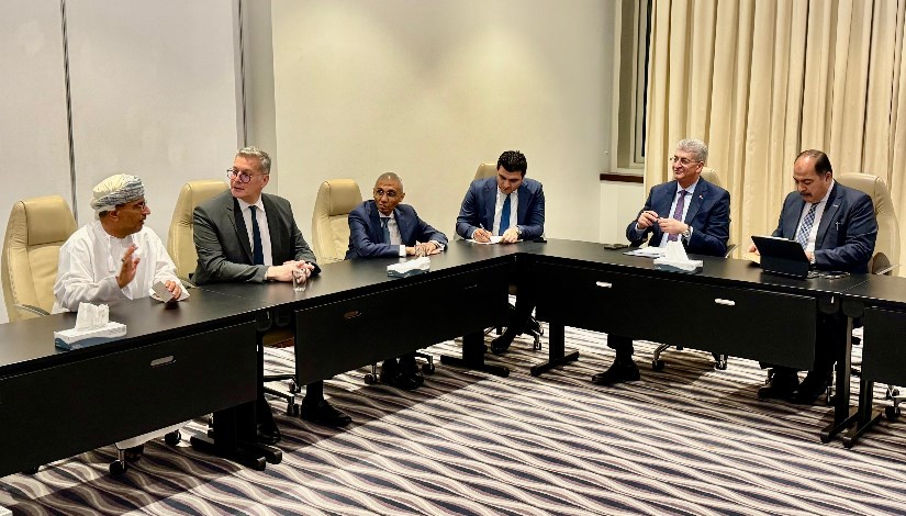 جانب من مباحثات وزير البترول خلال زيارته لسلطنة عمان