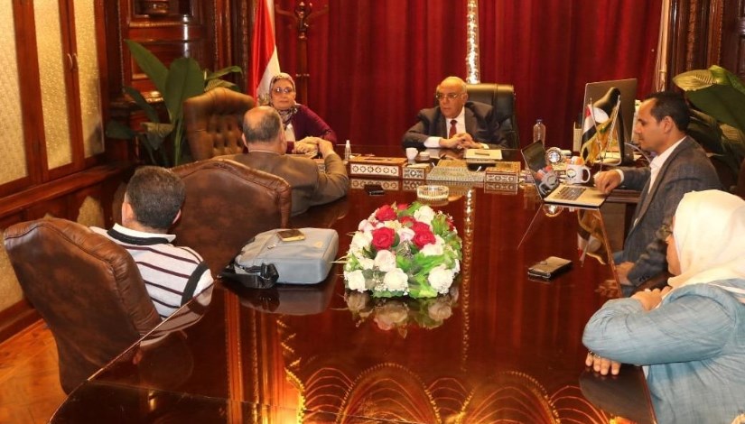 جانب من اجتماع مركز بحوث الصحراء