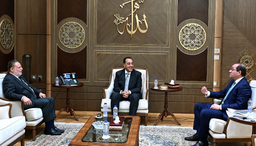 رئيس الوزراء خلال لقائه لمتابعة جهود التنسيق بين السياستين المالية والنقدية