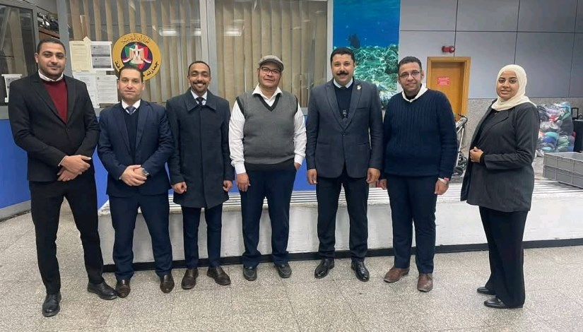 رجال الجمارك بمطار الغردقة الدولي