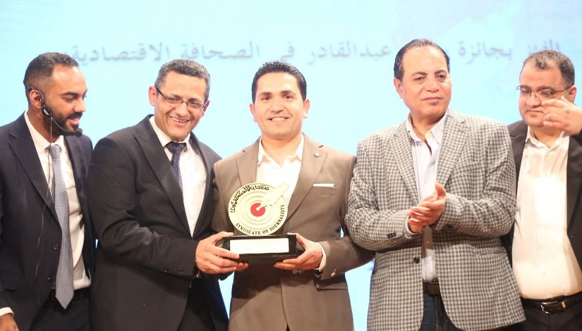 جانب من حصول الزميلان السيد زيادة ومحمد سالمان على جائزة الصحافة المصرية