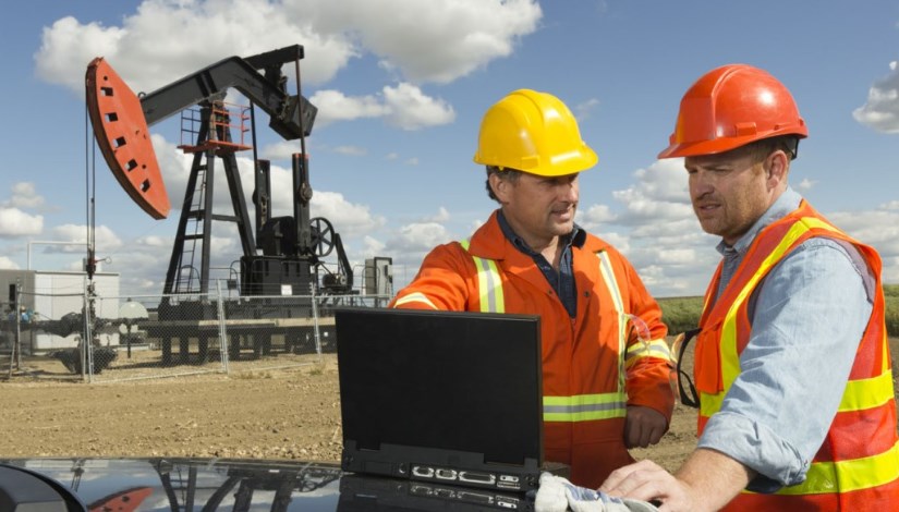 مهندس بترول أرشيفية