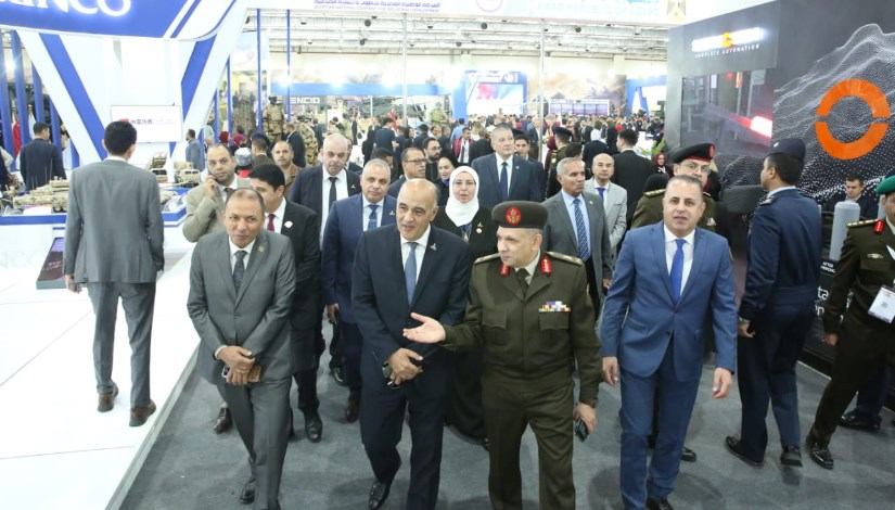 جانب من زيارة لجنة الدفاع والأمن القومي بمجلس الشيوخ بمعرض إيديكس2025