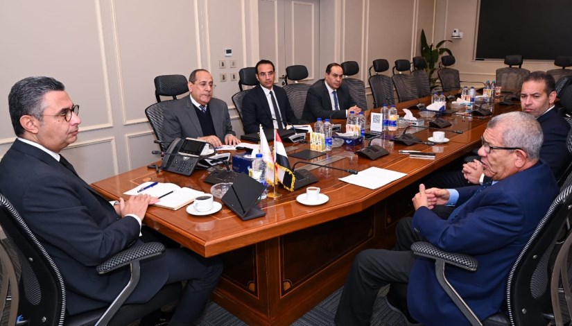 وزير التموين خلال اجتماعه مع شركة علام جروب