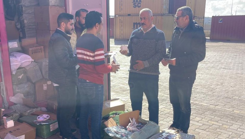 الإفراج عن الشحنات والبضائع داخل ميناء دمياط