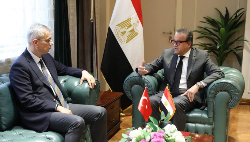 الدكتور خالد عبدالغفار مع نظيره التركي