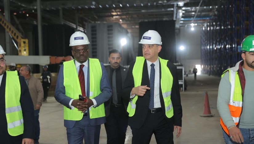 رئيس Africa CDC خلال جولته لمشروع المخازن الاستراتيجية لهيئة الشراء الموحد