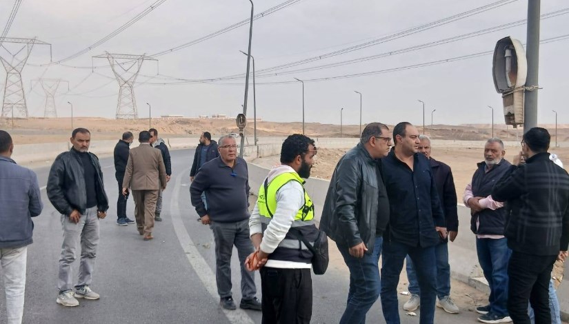 جهاز مدينة الشروق يرفع كفاءة كوبري مدخل 3 السويس