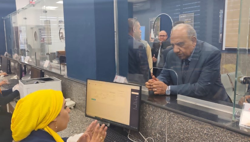 وزير الكهرباء محمود عصمت