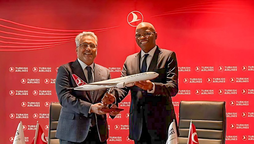 جانب من التوقيع