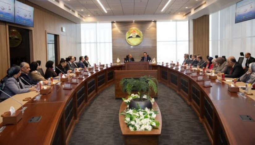 جانب من التوقيع