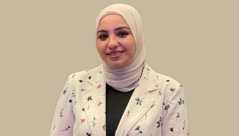 الصحفية مي المرسي