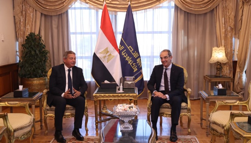 الدكتور عمرو طلعت وزير الاتصالات وتكنولوجيا المعلومات المهندس خالد عبدالعزيز رئيس المجلس الأعلى لتنظيم الإعلام