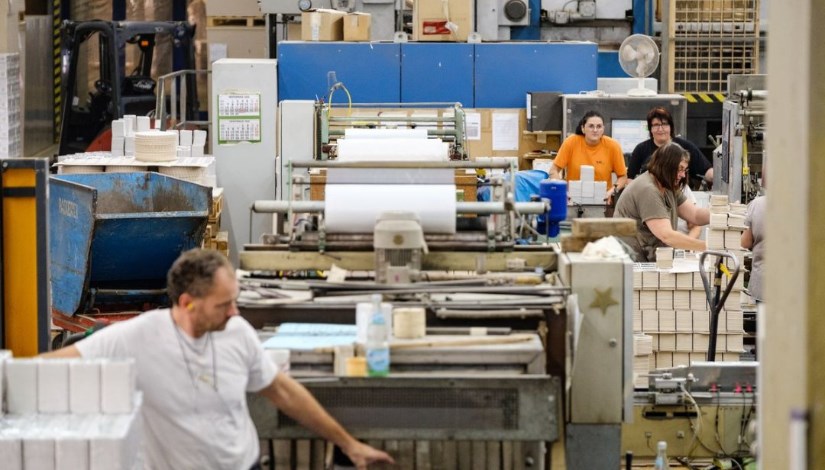 شركات ومصانع - صورة أرشيفية 