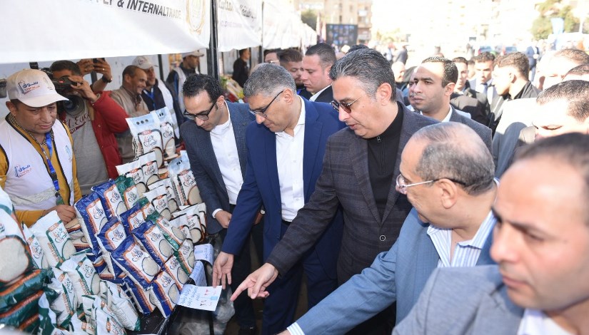 خلال افتتاح سوق اليوم الواحد 