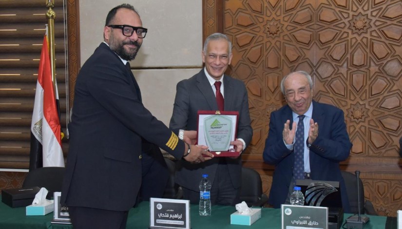خلال تكريم مهندسي شركة مصر للطيران 