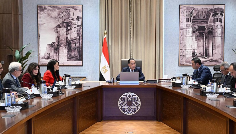 جانب من اجتماع رئيس الوزراء