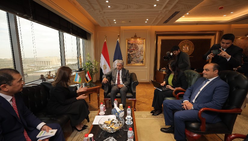 وزير السياحة والآثار 