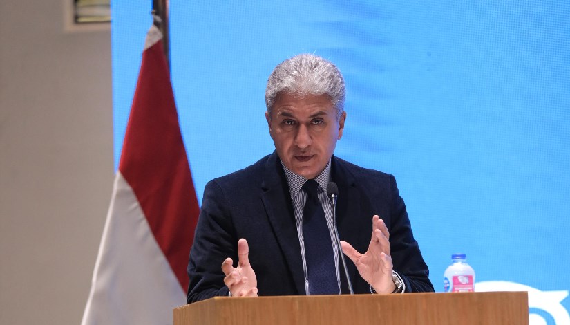 وزير السياحة والآثار 