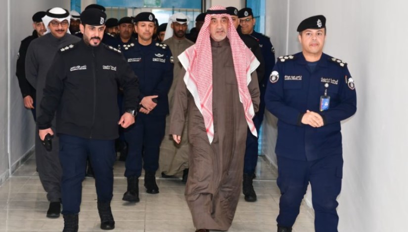 الشيخ فهد اليوسف خلال زيارة إلى السجن المركزي الشيخ فهد اليوسف خلال زيارة إلى السجن المركزي