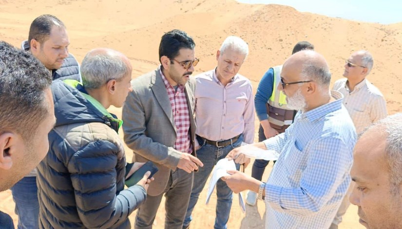 رئيس جهاز مدينة العبور الجديدة يتفقد أعمال ترفيق الأراضي