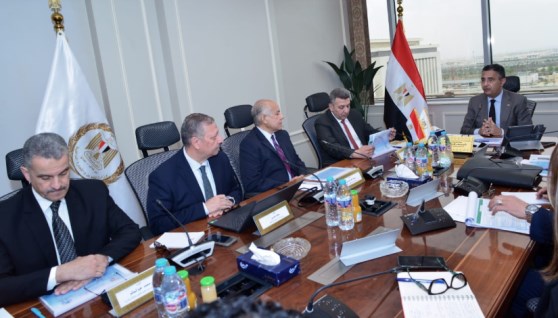 صورة من اجتماع الوزارة مع شركة قها