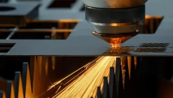  صناعة الأدوات المعدنية 