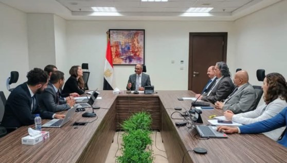 نائب وزير الإسكان يستقبل بعثة الوكالة الفرنسية للتنمية لبحث مجالات التعاون